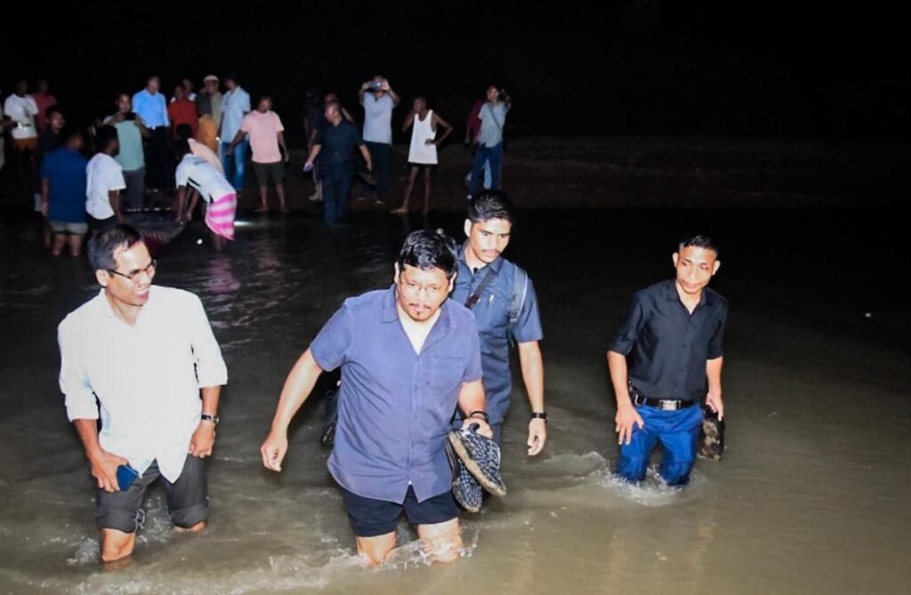 Leit jurip u Conrad ia ki shnong ha thain Purakhasia, kular ban iarap shah ktah na ka jingshlei um