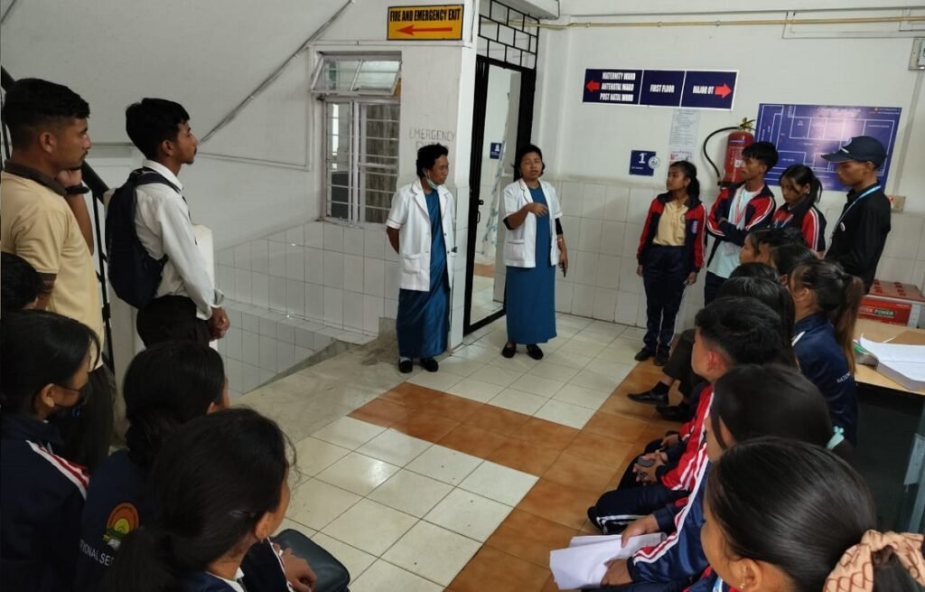 Leit trei monsngewbha ki dkhot ka NSS Unit ka Don Bosco College Byndihati ha Khliehriat Civil Hospital