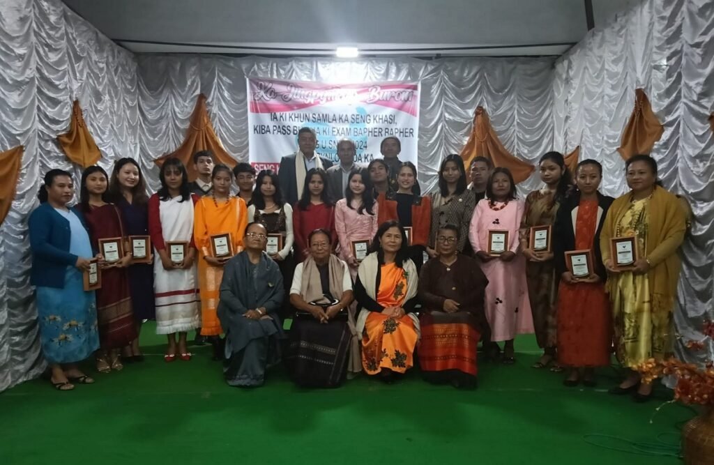 Pynkup burom ka Seng Kynthei Seng Khasi Kmie ïa ki samla ba pass bha