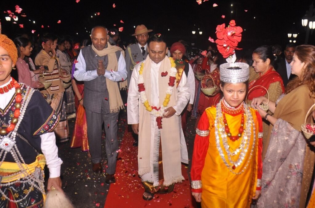Iakren u Sadguru bad u Commissioner ka tnad pule ban sdang sam ei ki jingbam tei met ia 10 hajar ki khynnah skul