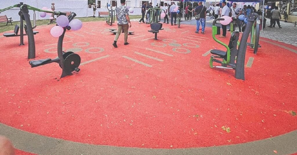 Plie u Conrad artylli ki Open Gym ha Tura