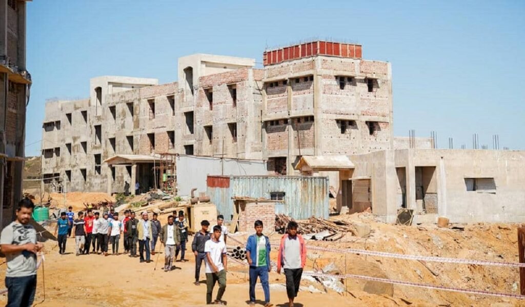 Pyntip u Myntri ba ioh pdiang jingtyrwa ka tnat ban tei ia ki skul EMRS