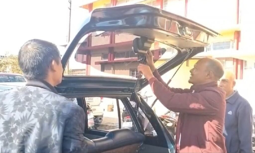 Tar hi u MDC ia ka plastik ïong na ka ïit kali ba shah rah ha Police Station