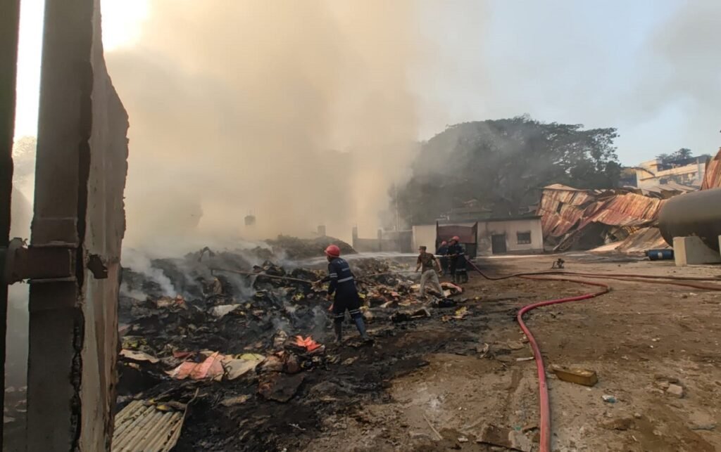 Pluh ka Karkhana pynmih tusok ha Byrnihat : Julor da ki phew Klur