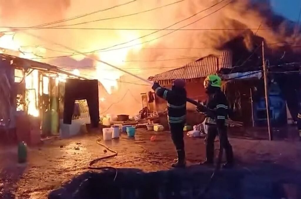 Bam duh ka ding ia ki ïing ha Goenka Compound, hiar jurip u Myntri Sanbor Shullai