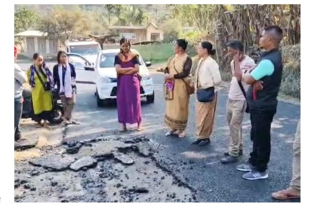 Bthah u MLA ïa ki Contractor ban pyntrei hok ïa ka surok Nongpoh-Umden